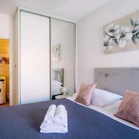 Apartment One Bedroom With Terrace